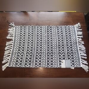 Trueliving 20" X 30" Handwoven In India Scatter Rug
